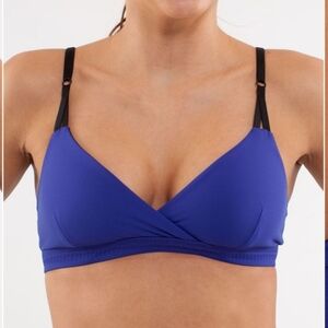 Lululemon It's Getting Hot in Here Bra Size 8 Blue